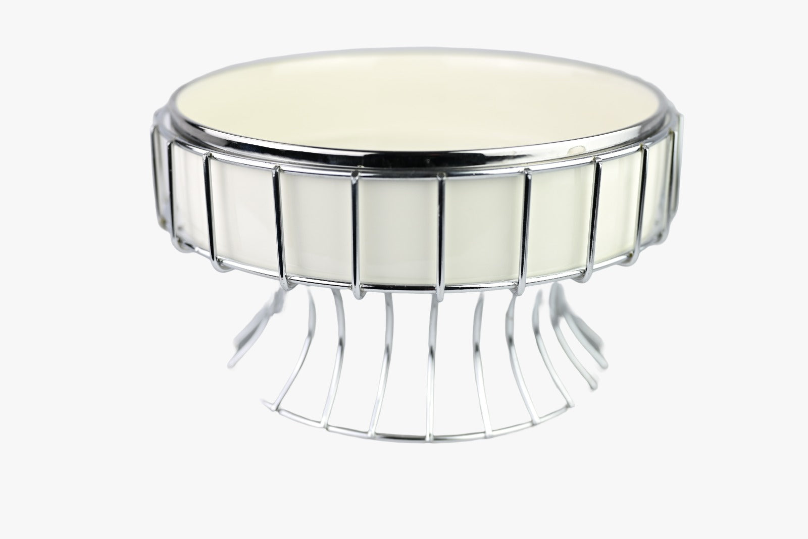 Plateau en porcelaine blanche avec cadre en fil