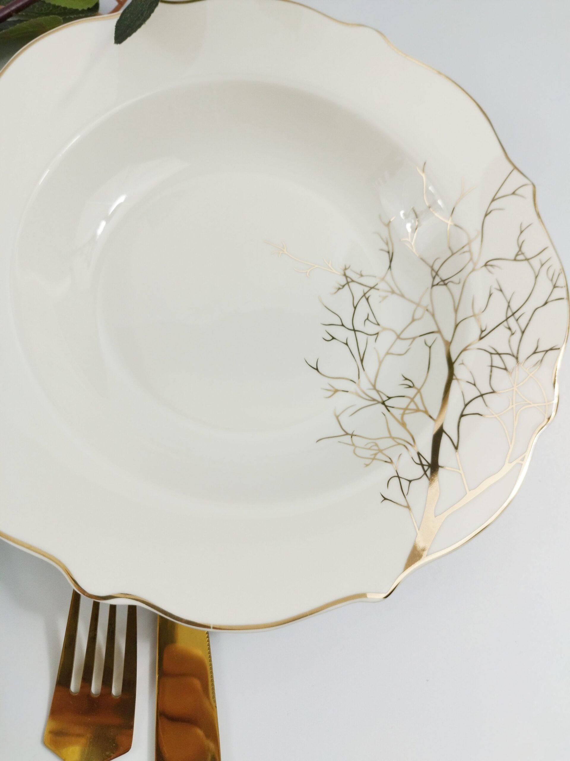 Service de table dîner 27 pièces avec motif arbre doré