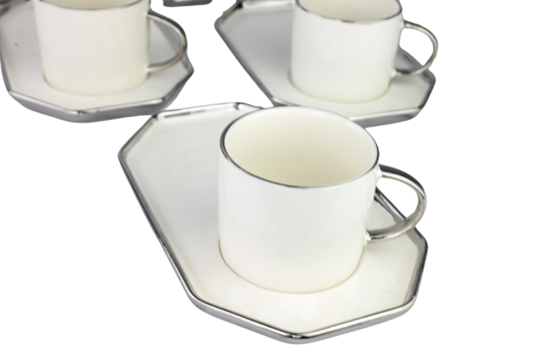 Tasse à café au lait en porcelaine avec bord doré ou argenté