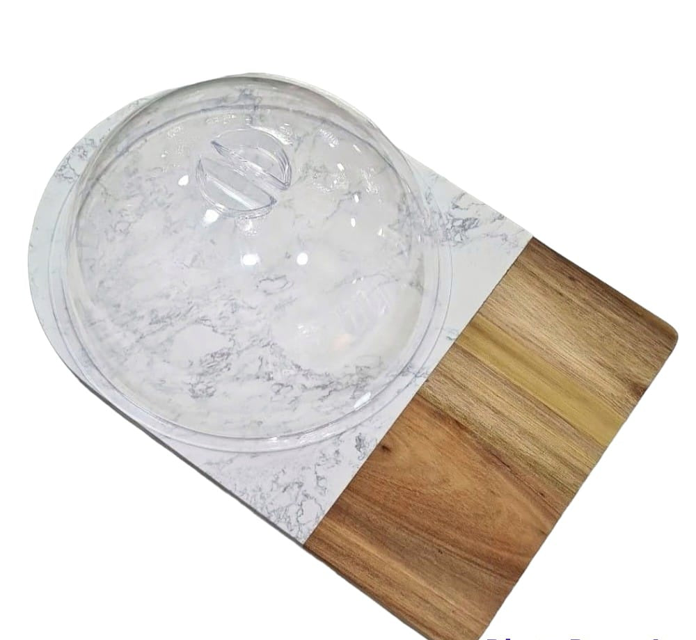 Planche de présentation marbre blanc et bois avec cloche