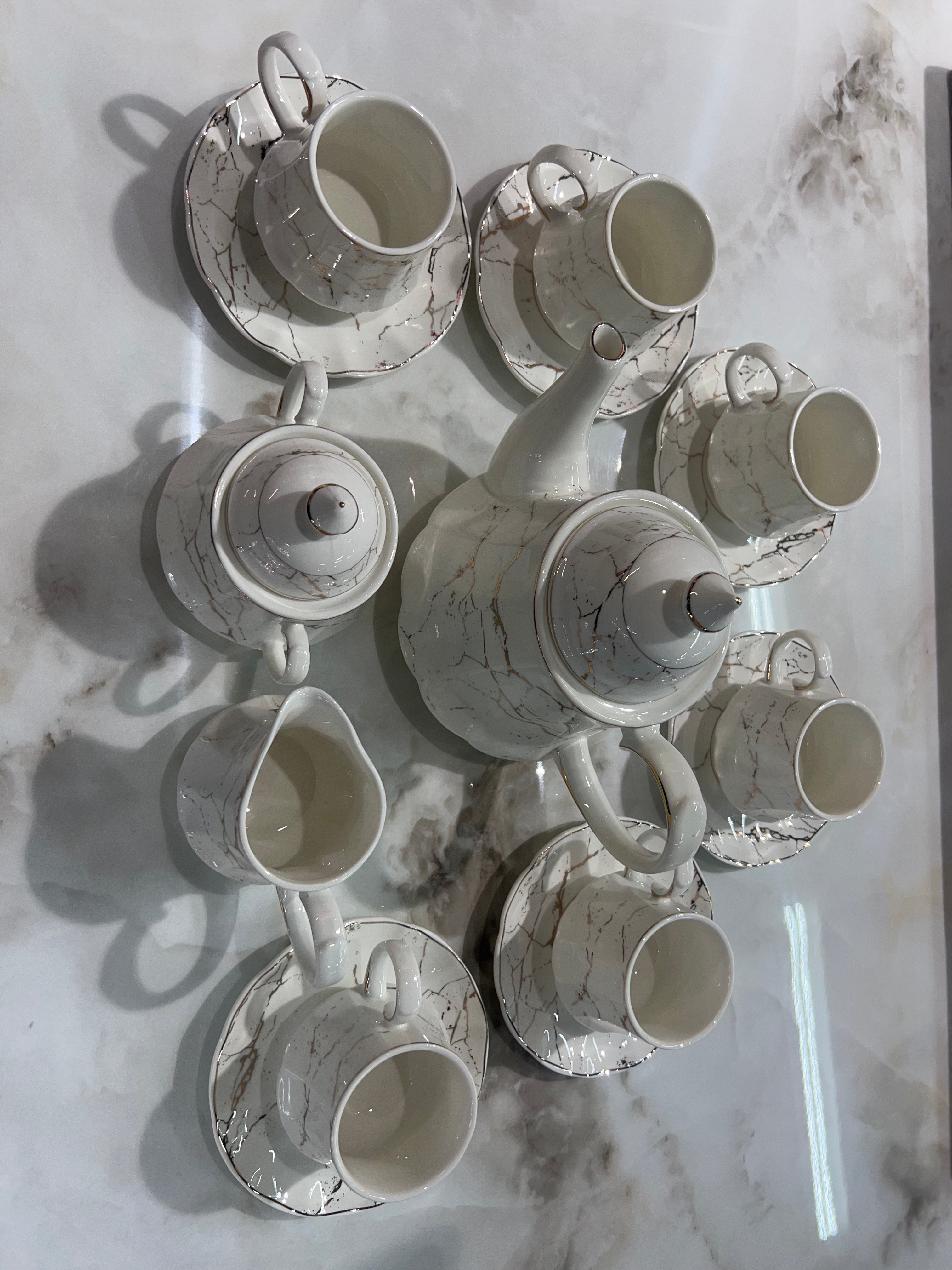 Service à café ou thé en porcelaine marbré blanc