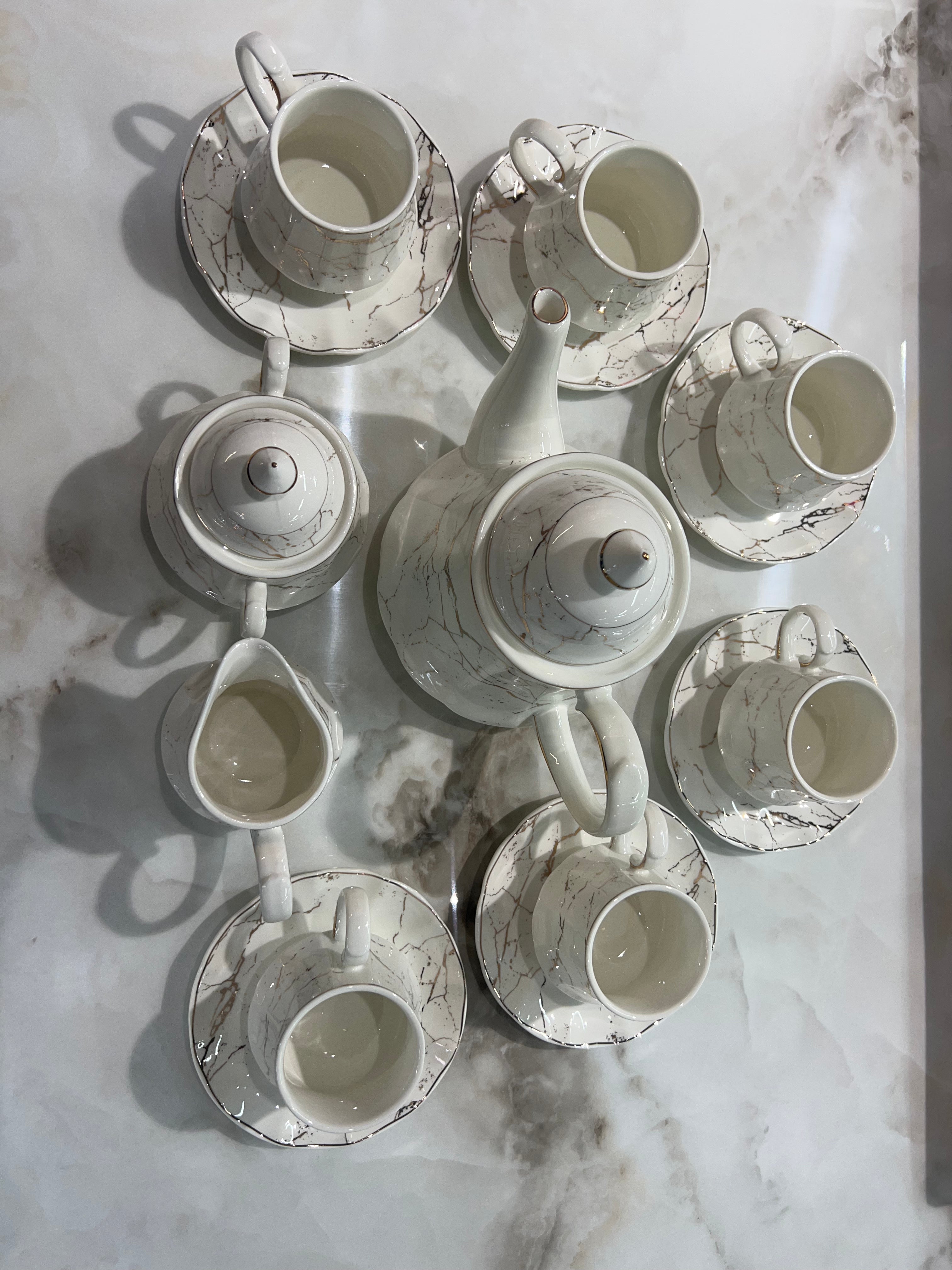 Service à café ou thé en porcelaine marbré blanc