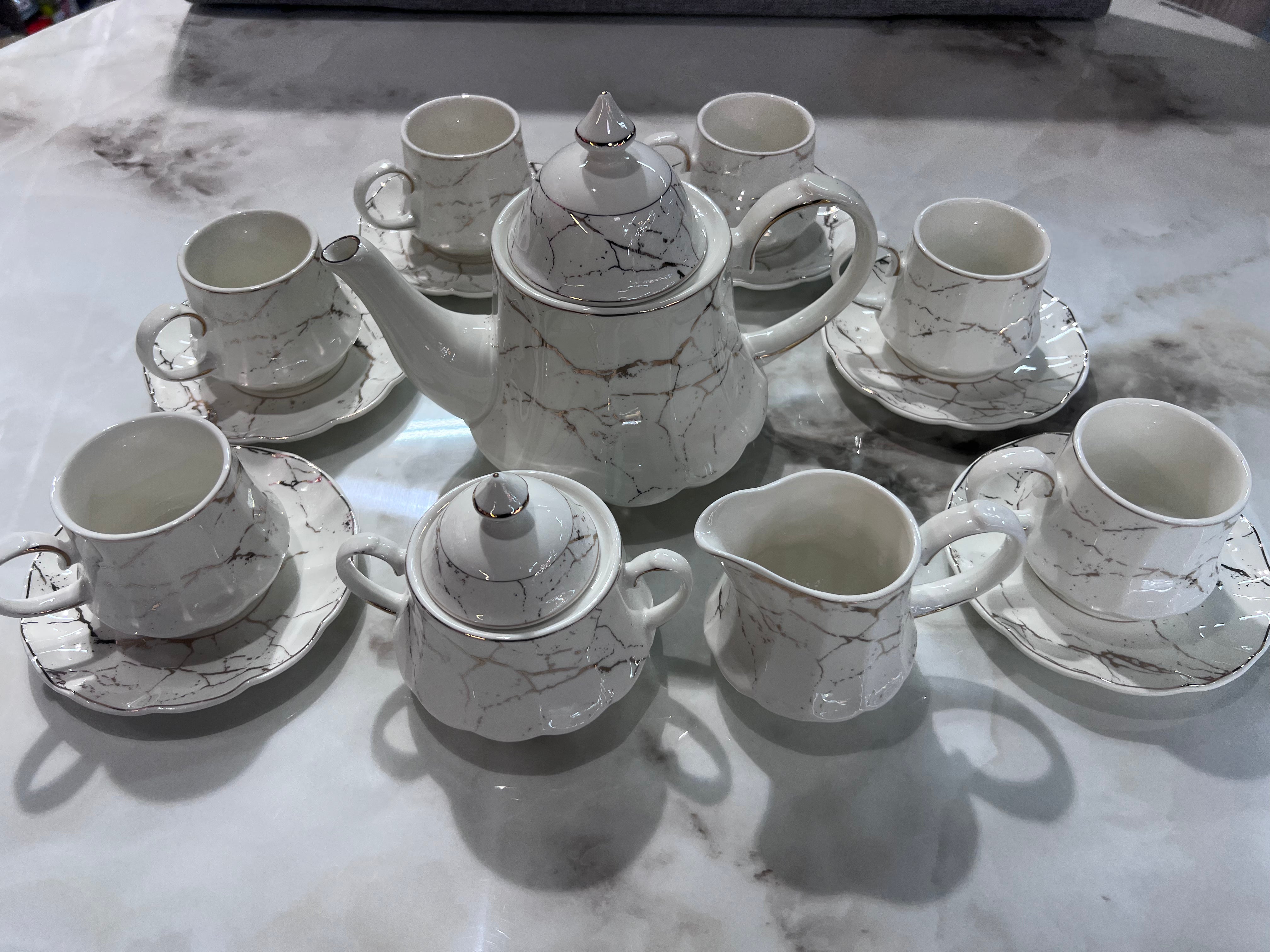 Service à café ou thé en porcelaine marbré blanc